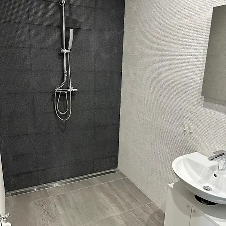 2rooms 76m2 New شقة براغ