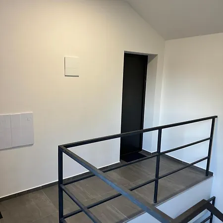 2rooms 76m2 New شقة براغ