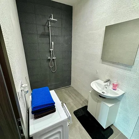شقة 2rooms 76m2 New براغ