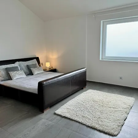 2rooms 76m2 New شقة براغ